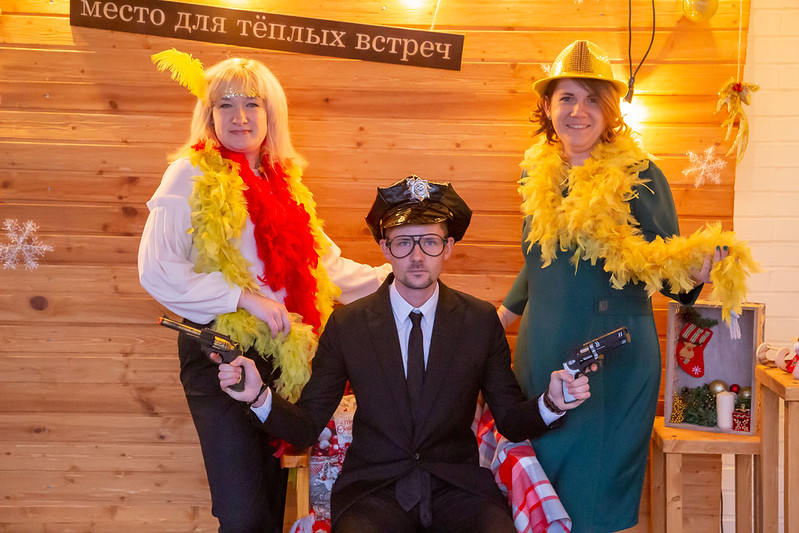 Новогоднее украшение зала для корпоратива в Челябинске