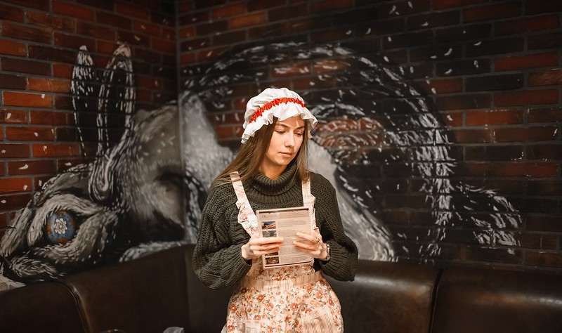 Выездные квесты на Международный женский день: организаторы проводят игру в школе Chelyabinsk