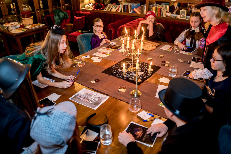 Как отметить 8 Марта в школе: праздничное украшение класса в Chelyabinsk